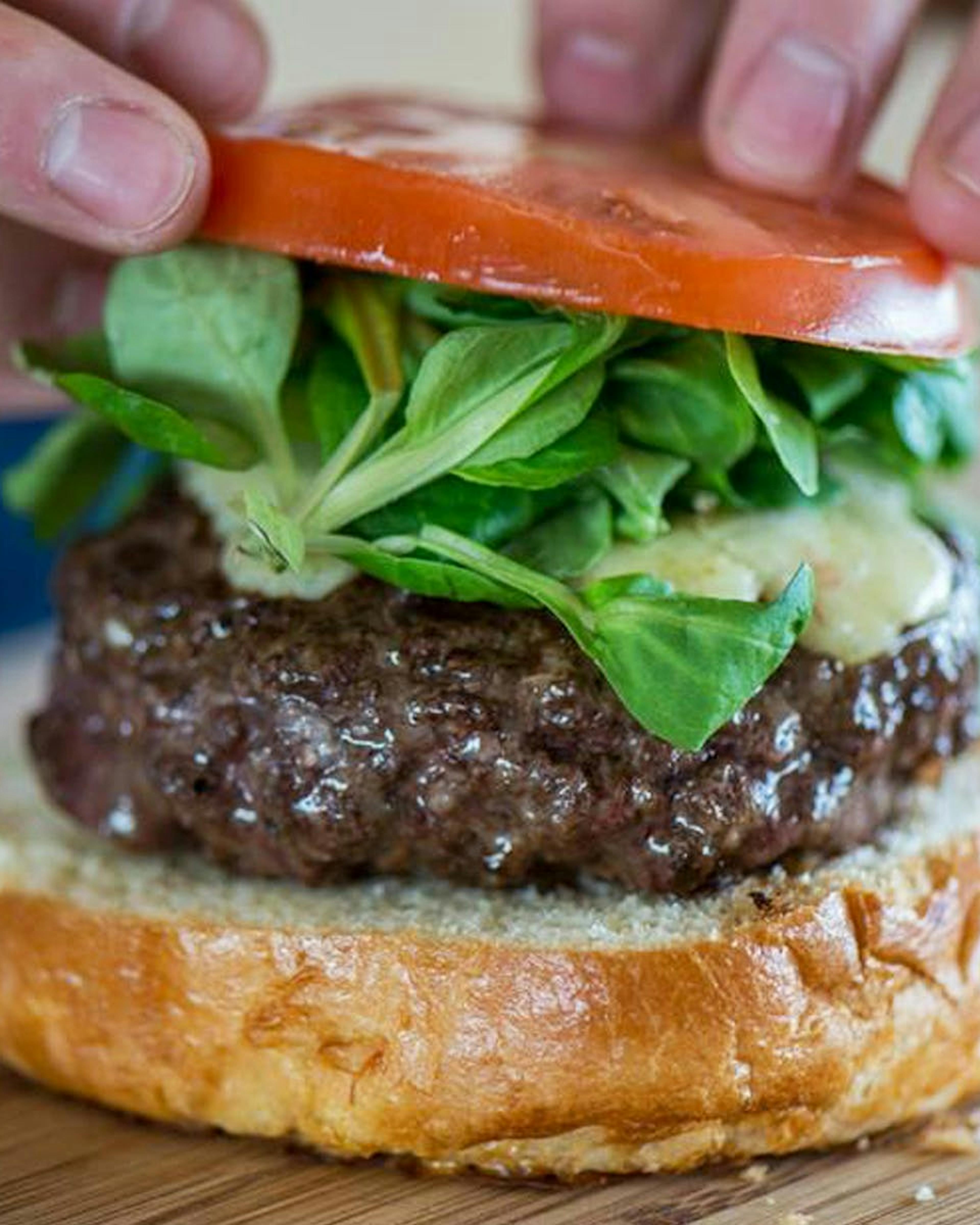8 Wagyu Burgers + 8 Sausages Grill Pack